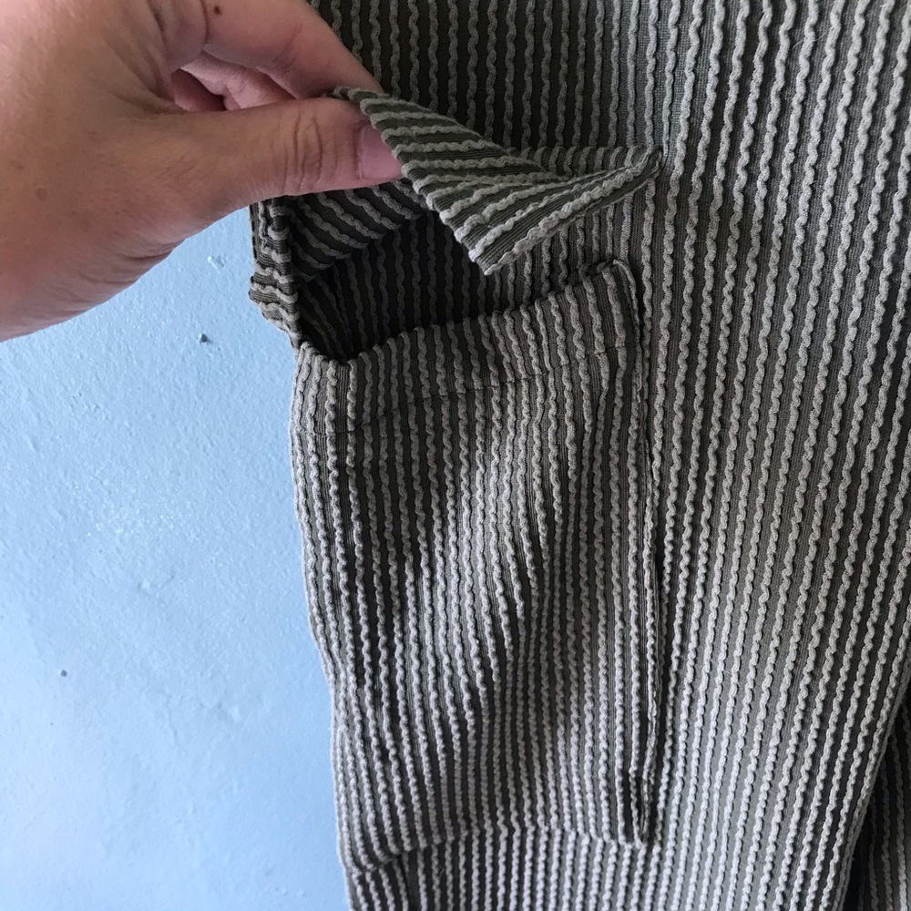 Wide-Leg Ribbed Cargo Pants in Olive - Picture 3 of 5